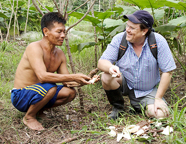 Professor Stephen Wooding researches the genetics of the cassava plant and how locals in Peru have domesticated its toxicity.